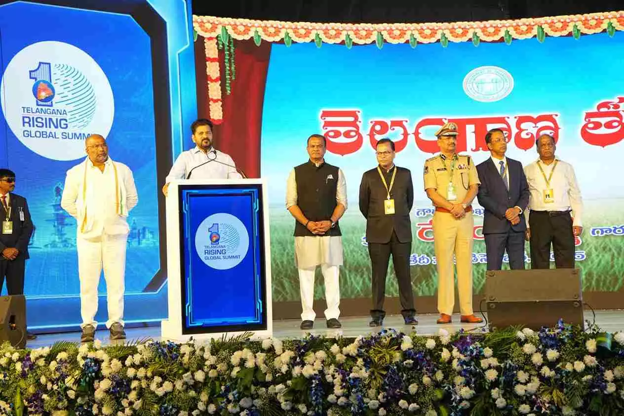 ప్రతి కలెక్టరేట్ లో తెలంగాణా తల్లి విగ్రహం ప్రతి కలెక్టరేట్ లో తెలంగాణా తల్లి విగ్రహం