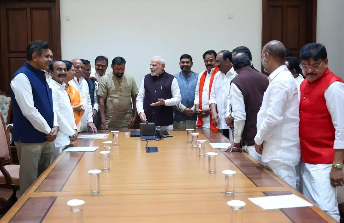 అందరికీ పిచ్చెక్కిస్తున్నగోషామహల్ ఎంఎల్ఏ రాజాసింగ్ అందరికీ పిచ్చెక్కిస్తున్నగోషామహల్ ఎంఎల్ఏ రాజాసింగ్