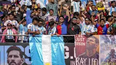 కోల్‌కతా స్టేడియంలో మెస్సీ అభిమానుల నిరసన