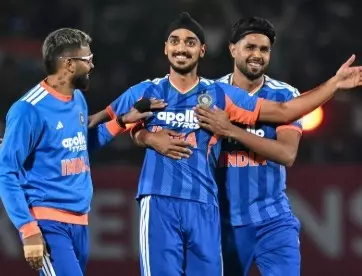 కుప్పకూలిన సౌతాఫ్రికా బ్యాటింగ్ ఆర్డర్, 117 పరుగులకే ఆల్ ఔట్ కుప్పకూలిన సౌతాఫ్రికా బ్యాటింగ్ ఆర్డర్, 117 పరుగులకే ఆల్ ఔట్