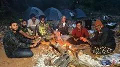 అడవిలో ఏరు పక్క.. వణికించే చలిలో ఓ రాత్రి.. !