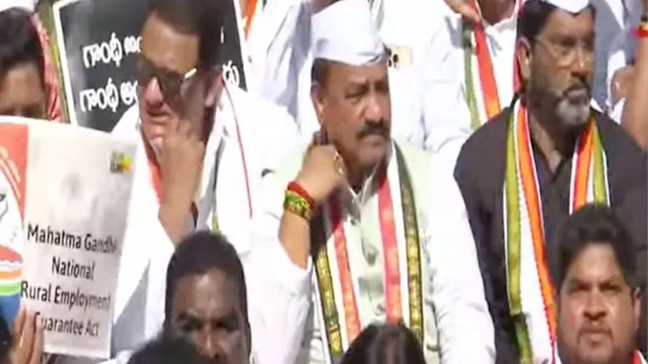 ఉపాధి హామీ పేరు మార్పుపై కాంగ్రెస్ నిరసన ఉపాధి హామీ పేరు మార్పుపై కాంగ్రెస్ నిరసన