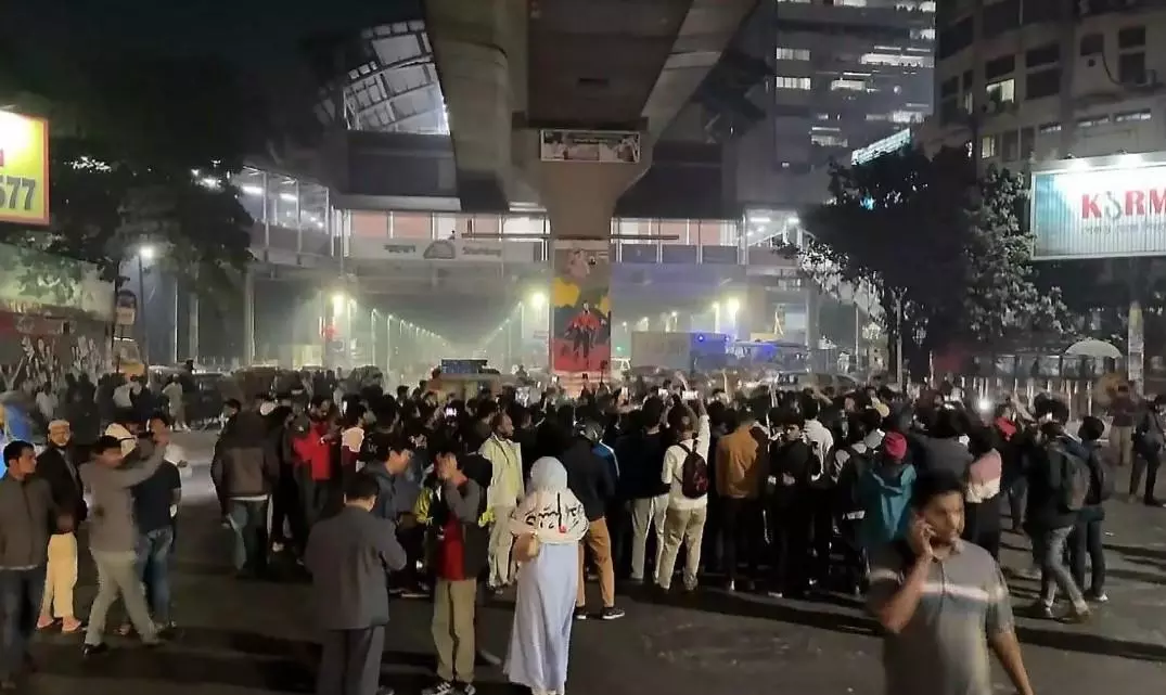 ఢాకాలో అల్లర్లు భారత్ ను ఒత్తిడిలోకి నెడుతున్నాయా? ఢాకాలో అల్లర్లు భారత్ ను ఒత్తిడిలోకి నెడుతున్నాయా?