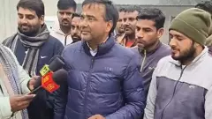 కరెంట్ స్తంభం ఎక్కిన కాంగ్రెస్ ఎమ్మెల్యే