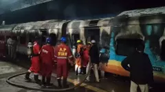 అనకాపల్లి వద్ద మంటల్లో చిక్కుకున్న ఎర్నాకుళం ఎక్స్ ప్రెస్