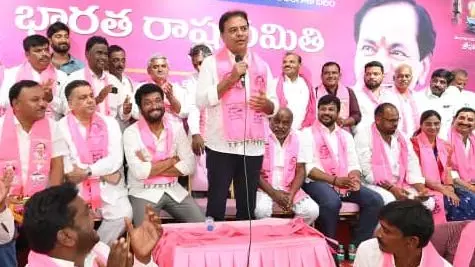 తెలంగాణ పత్తి రైతు చిత్తయ్యాడు: కేటీఆర్