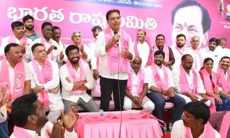 తెలంగాణ పత్తి రైతు చిత్తయ్యాడు: కేటీఆర్ తెలంగాణ పత్తి రైతు చిత్తయ్యాడు: కేటీఆర్