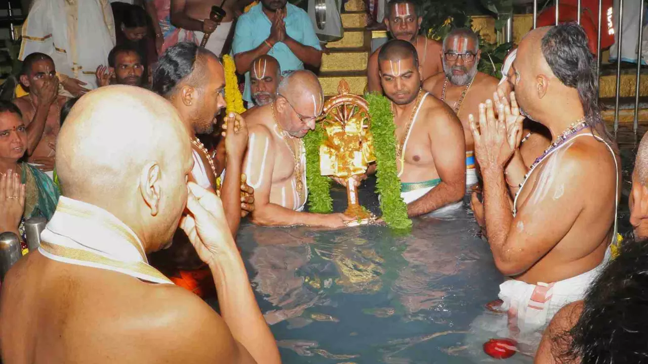 తిరుమల వైభవంగా వైకుంఠ ద్వాదశి చక్రస్నానం