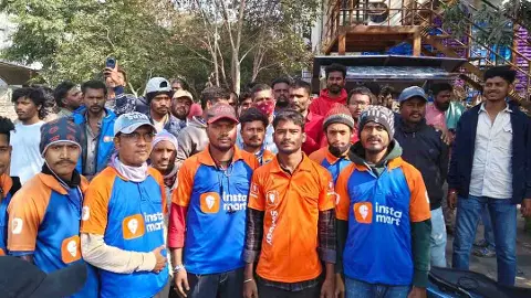 న్యూ ఇయర్ వేళ గిగ్ వర్కర్ల మెగా స్ట్రైక్ న్యూ ఇయర్ వేళ గిగ్ వర్కర్ల మెగా స్ట్రైక్