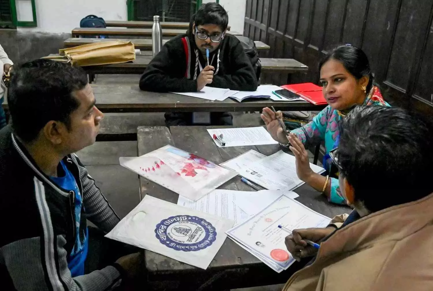 పశ్చిమ బెంగాల్: BLAలు లేకుండానే S.I.R విచారణ.. పశ్చిమ బెంగాల్: BLAలు లేకుండానే S.I.R విచారణ..