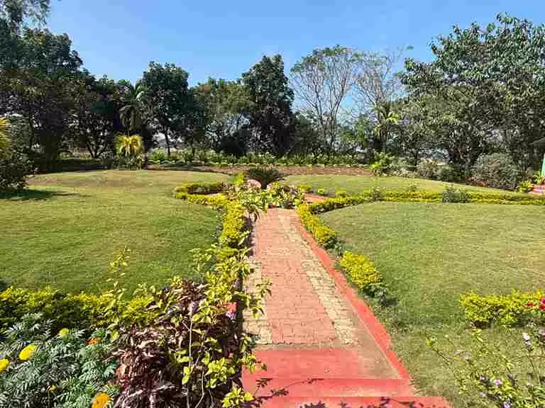 వల్లకాటికి పూలబాట... కొత్త ట్రెండ్ వల్లకాటికి పూలబాట... కొత్త ట్రెండ్