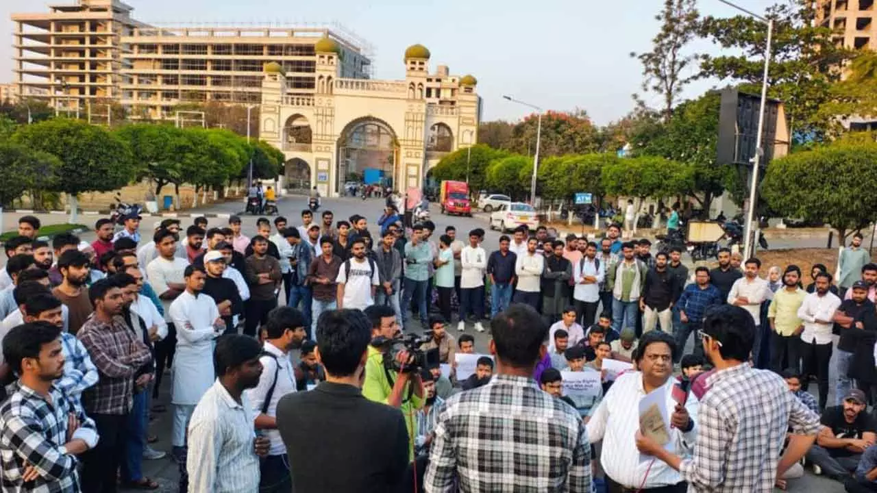 మౌలానా ఉర్దూ యూనివర్సిటీలో ‘భూ’కంపం