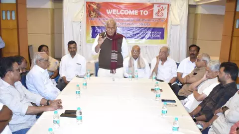 కమ్యూనిస్టుల 100ఏళ్ల ఖమ్మం సభకు సీఎం రేవంత్ రెడ్డి కమ్యూనిస్టుల 100ఏళ్ల ఖమ్మం సభకు సీఎం రేవంత్ రెడ్డి