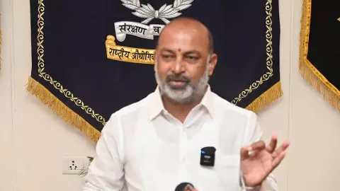 సింగరేణి రికార్డులన్నీ తక్షణమే సీజ్ చేయండి: బండి సంజయ్ సింగరేణి రికార్డులన్నీ తక్షణమే సీజ్ చేయండి: బండి సంజయ్