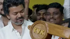 ‘విజిల్’ కొట్టి ప్రచారం ప్రారంభించిన టీవీకే అధినేత ‘విజయ్’ ‘విజిల్’ కొట్టి ప్రచారం ప్రారంభించిన టీవీకే అధినేత ‘విజయ్’