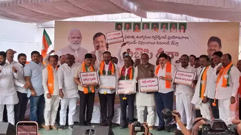 బీజేపీ ఆధ్వర్యంలో రిటైర్డ్ ఉద్యోగుల ధర్నా