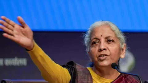 రాహుల్ గాంధీకి సవాల్ విసిరిన నిర్మలా సీతారామన్