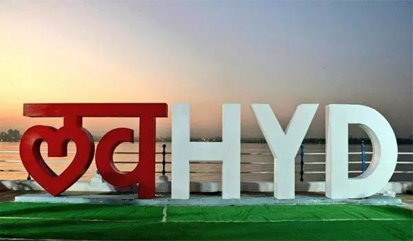 హైదరాబాద్లో వాలెంటైన్స్ హంగామా: ప్రేమ ఆఫర్లు, లవ్ ఈవెంట్స్ హైదరాబాద్లో వాలెంటైన్స్ హంగామా: ప్రేమ ఆఫర్లు, లవ్ ఈవెంట్స్