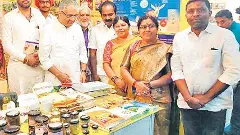 ముఖ్రా గ్రామంలో ప్రైవేట్ బడులకు నో, ప్రభుత్వ బడికి జై