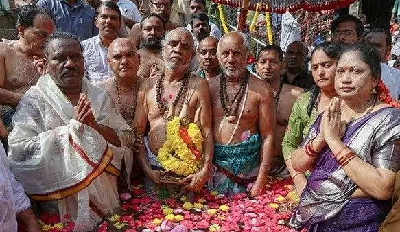 తిరుపతి శ్రీకపిలేశ్వరాలయంలో వైభవంగా త్రిశూలస్నానం తిరుపతి శ్రీకపిలేశ్వరాలయంలో వైభవంగా త్రిశూలస్నానం