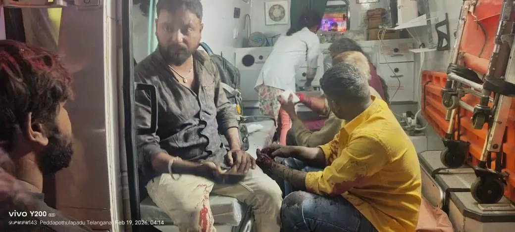 తెల్లవారుజామున ఘోర ప్రమాదం: హైదరాబాద్–అనంతపూర్ బస్సు బోల్తా