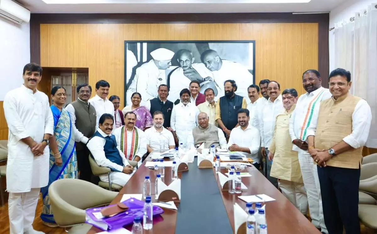 మున్సిపల్ ఎన్నికల విజయంపై హైకమాండ్ హ్యాపీ మున్సిపల్ ఎన్నికల విజయంపై హైకమాండ్ హ్యాపీ