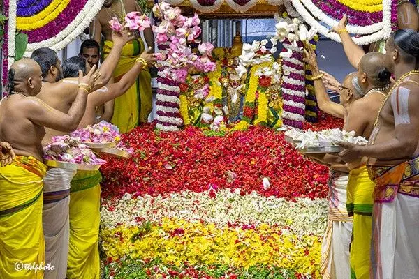 తిరుమలలో దేవుడికి ఎన్ని కేజీల పూలు వాడతారో తెలుసా?