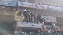 మెట్రో స్టేషన్ పక్కనే హడలెత్తించిన ఫైర్ యాక్సిడెంట్