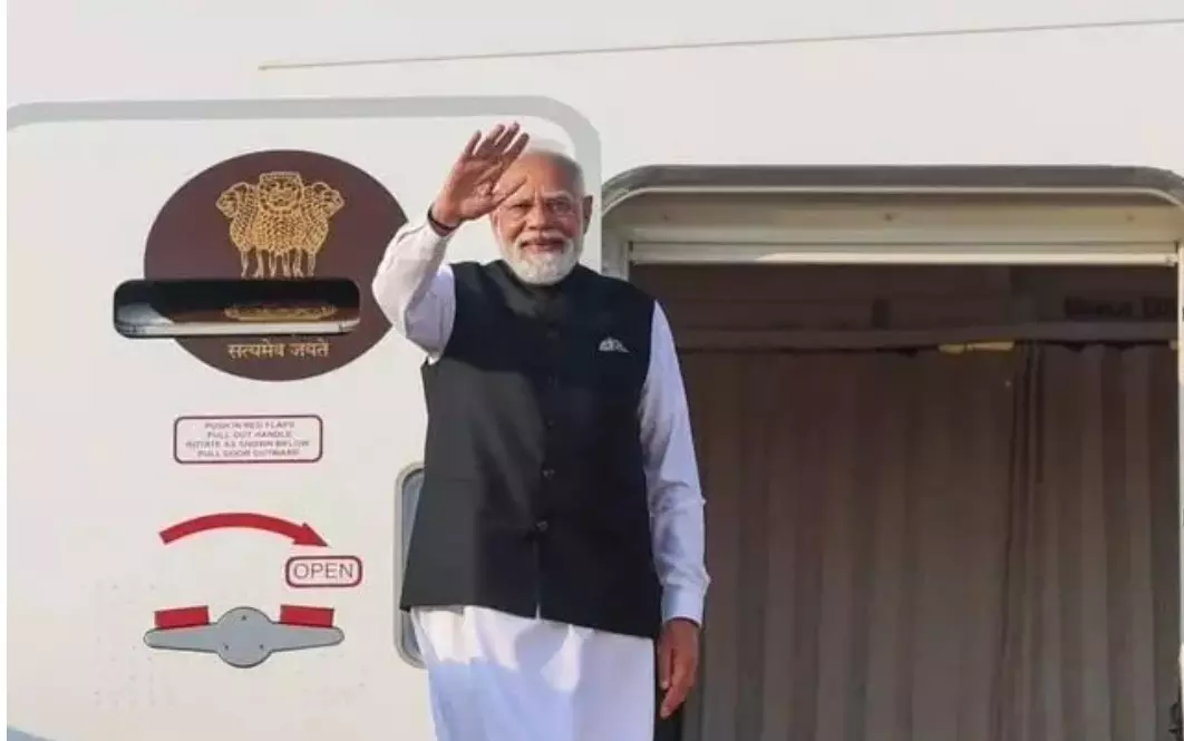 ఇజ్రాయెల్ పర్యటనకు బయల్దేరిన మోదీ ఇజ్రాయెల్ పర్యటనకు బయల్దేరిన మోదీ