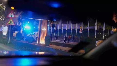 ఇరాన్ దాడిలో తీవ్రంగా దెబ్బతిన్న దుబాయ్ విమానాశ్రయం ఇరాన్ దాడిలో తీవ్రంగా దెబ్బతిన్న దుబాయ్ విమానాశ్రయం