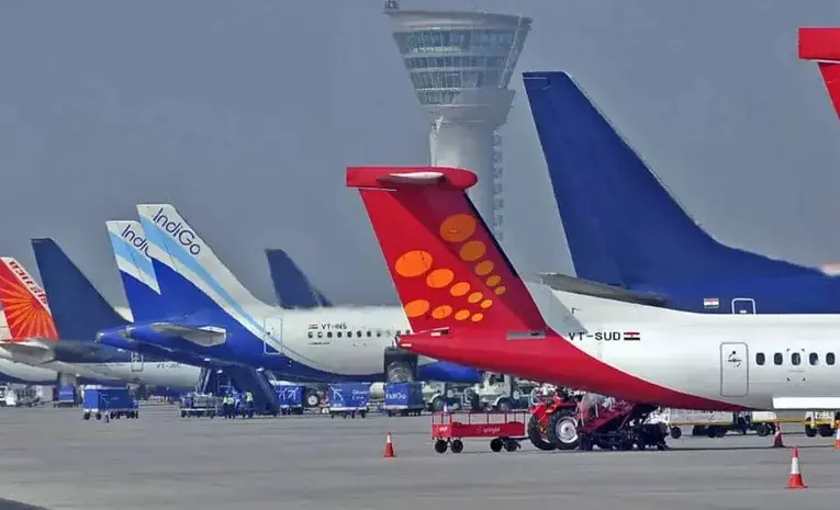 విమానాలే కాదు టికెట్ల ధరలు కూడా ఆకాశాన్ని అంటుతున్నాయి