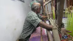 ‘ఇక్కత్’ రంగుల వెనక చీకటి జీవితాలు