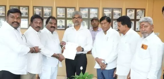 కాజీపేట కోచ్ ఫ్యాక్టరీలో నిర్వాసితుల ఉపాధి కోసం పోరాటం కాజీపేట కోచ్ ఫ్యాక్టరీలో నిర్వాసితుల ఉపాధి కోసం పోరాటం