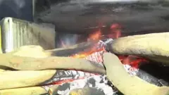 అక్కడ యుద్దం ముదిరితే, ఇక్కడ కట్టెల పొయ్యిలే దిక్కా? (వీడియో)