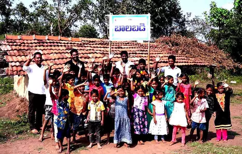కొండల్లో ‘బాలబడి’ అద్భుతం.. గిరిజన పిల్లలకు అక్షరాల వెలుగు కొండల్లో ‘బాలబడి’ అద్భుతం.. గిరిజన పిల్లలకు అక్షరాల వెలుగు