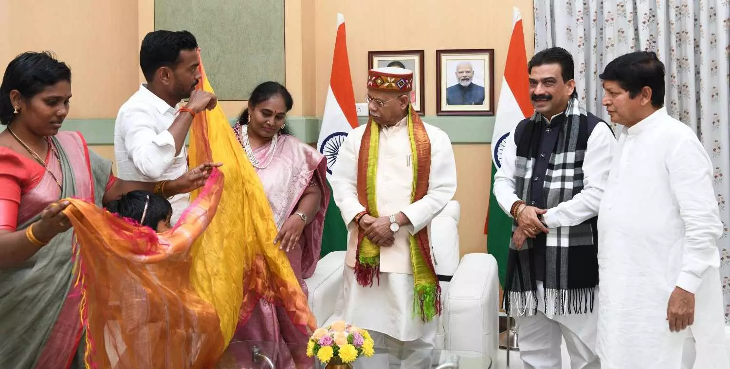 సిరిసిల్ల చేనేతపై తెలంగాణ గవర్నర్ దృష్టి సిరిసిల్ల చేనేతపై తెలంగాణ గవర్నర్ దృష్టి