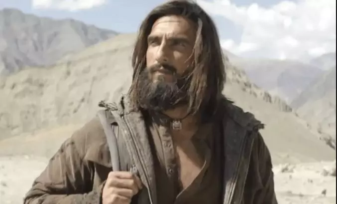 క్వశ్చన్ పేపర్‌లో దురంధర్ క్యారెక్టర్లు.. స్టూడెంట్స్ షాక్!