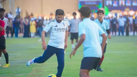 గ్రౌండ్‌లో రెచ్చిపోయిన ఎమ్మెల్యేలు..