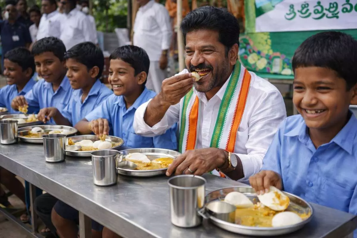 రేవంత్ మొదలుపెడుతున్నది ‘ఎన్నికల బ్రేక్ ఫాస్ట్’ కాదు కదా ? రేవంత్ మొదలుపెడుతున్నది ‘ఎన్నికల బ్రేక్ ఫాస్ట్’ కాదు కదా ?