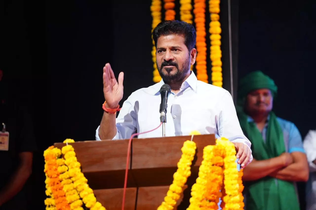 క్రీడలతోనే భవిష్యత్ సాధ్యం: సీఎం రేవంత్ క్రీడలతోనే భవిష్యత్ సాధ్యం: సీఎం రేవంత్