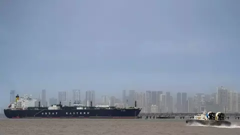 హార్ముజ్ జలసంధిని దాటిన ఎనిమిది నౌకలు హార్ముజ్ జలసంధిని దాటిన ఎనిమిది నౌకలు