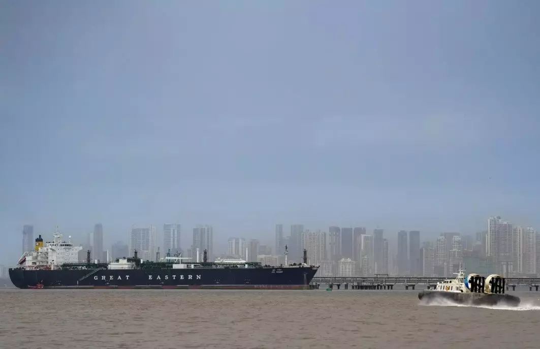 హార్ముజ్ జలసంధిని దాటిన ఎనిమిది నౌకలు హార్ముజ్ జలసంధిని దాటిన ఎనిమిది నౌకలు