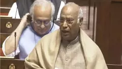 గుజరాతీలను నిరక్ష్యరాస్యులుగా పేర్కొన్న ఖర్గే