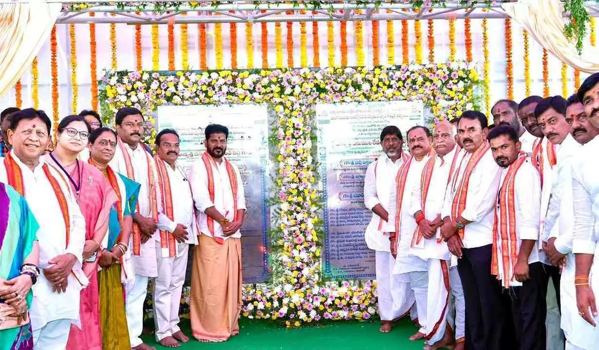 చదువుల తల్లికి భారీ గుడి సరే, చదువు సంగతేమిటి? చదువుల తల్లికి భారీ గుడి సరే, చదువు సంగతేమిటి?