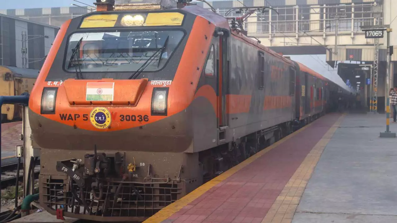 తెలంగాణలో పట్టాలెక్కని  ప్రాజెక్టులెన్నో తెలుసా?