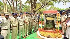 దండకారణ్యంలో తెలంగాణ డీజీపీ పర్యటన:సాయుధ పహరాలో కర్రెగుట్టలు