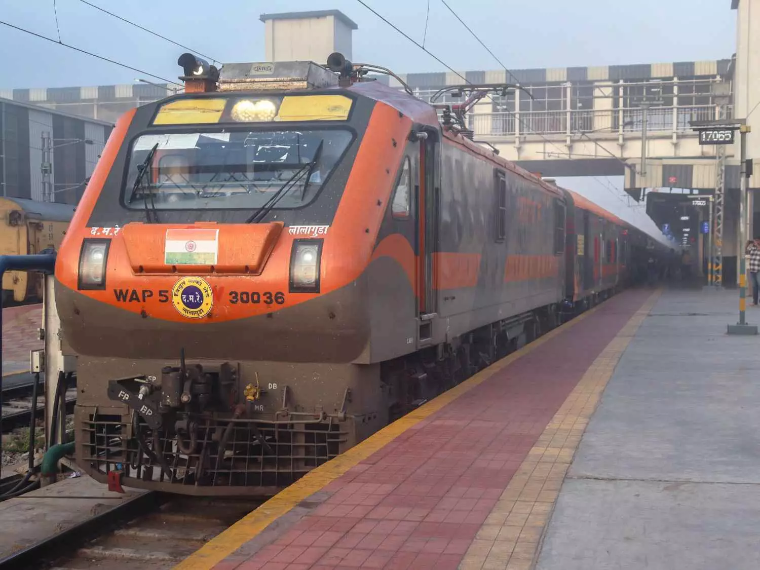 తెలంగాణలో పట్టాలెక్కని ప్రాజెక్టులెన్నో తెలుసా? తెలంగాణలో పట్టాలెక్కని ప్రాజెక్టులెన్నో తెలుసా?