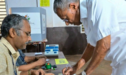 ఓటేసిన కేరళ ముఖ్యమంత్రి