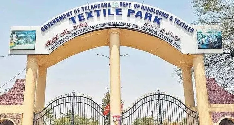 టెస్కోకు షాక్:చేనేత,పవర్లూమ్ కార్మికుల జీవితం సంక్షోభంలో టెస్కోకు షాక్:చేనేత,పవర్లూమ్ కార్మికుల జీవితం సంక్షోభంలో