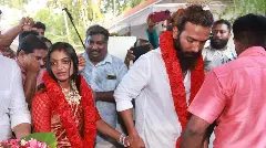 కుంభమేళా మోనాలిసా మైనర్ ?